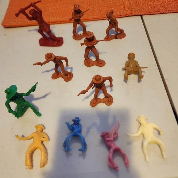 Vintage Plastic Cowboys Native Americans Indians Marx Tim Mee BENIFITS CHARITY - Picture 8 of 11